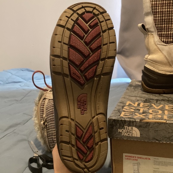 Great condition north face waterproof snow boots size 8 - Picture 5 of 10
